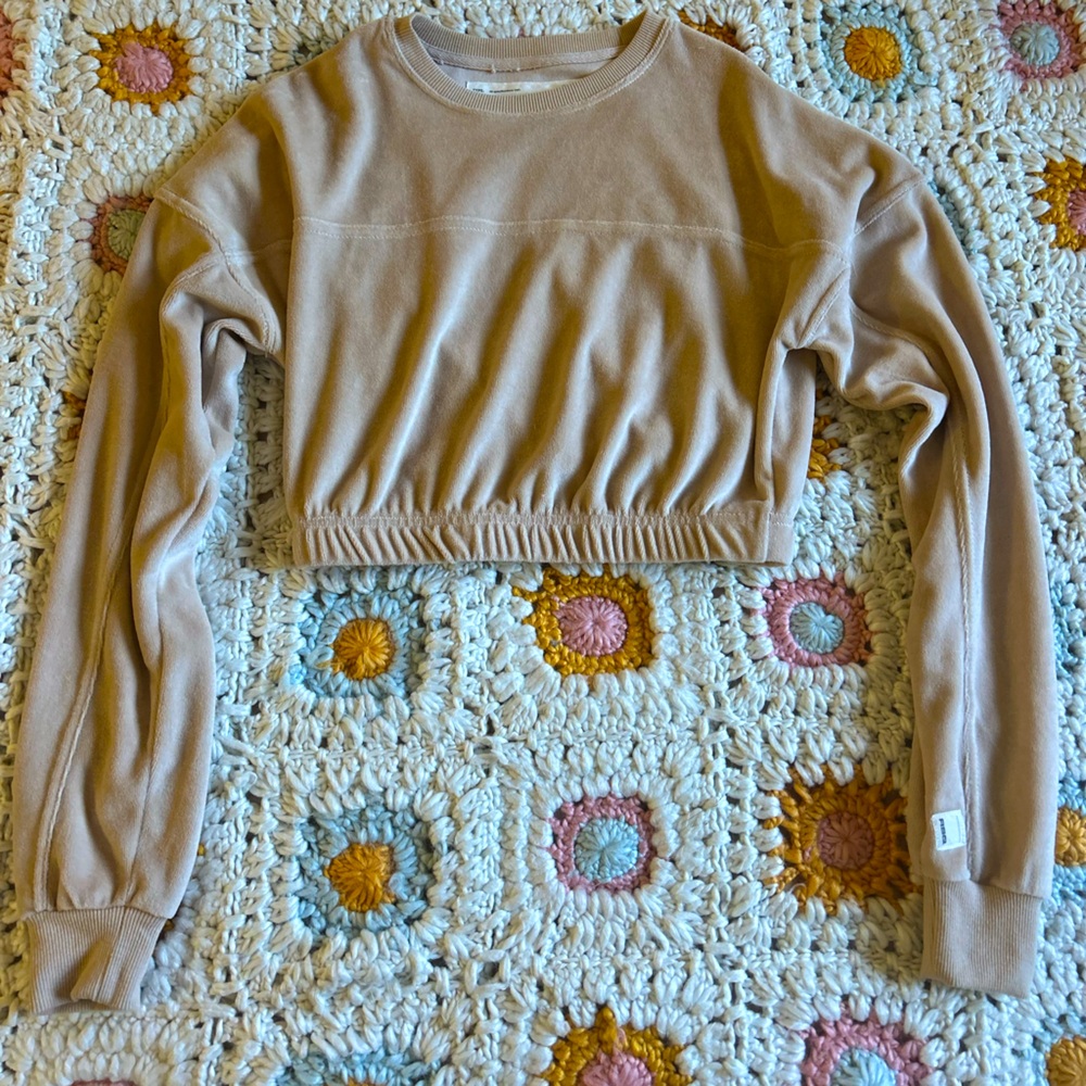 cute tan crop top 🧡